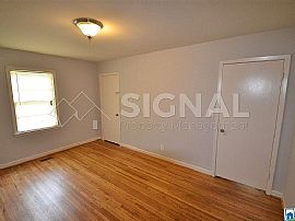 725 Meadowbrook Dr, Birmingham, Al 35215 in Birmingham, AL (Photo 7 of 12)