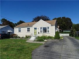 15 Bayshore Dr, New London, Ct 06320 in New London, CT