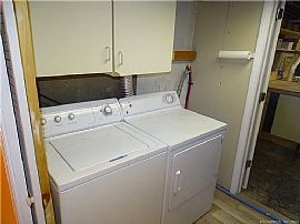 15 Bayshore Dr, New London, Ct 06320 in New London, CT (Photo 10 of 11)