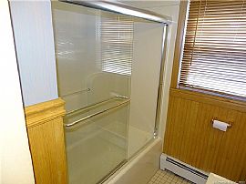 15 Bayshore Dr, New London, Ct 06320 in New London, CT (Photo 8 of 11)