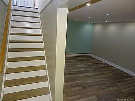 15 Bayshore Dr, New London, Ct 06320 in New London, CT (Photo 9 of 11)