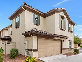 860 S Pheasant Dr, Gilbert, Az 85296 in Gilbert, AZ (Photo 2 of 4)