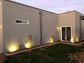 Single Family Home in Phoenix, AZ (Photo 6 of 8)