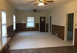 Nice Room in a 2 Bedroom House in Lincoln, NE (Photo 2 of 6)