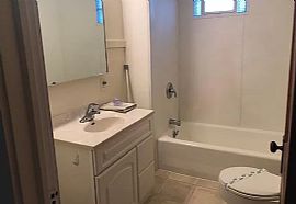 Nice Room in a 2 Bedroom House in Lincoln, NE (Photo 4 of 6)