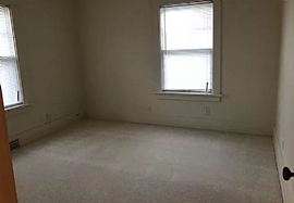 Nice Room in a 2 Bedroom House in Lincoln, NE (Photo 5 of 6)