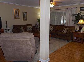 $1,850/mo2 Bd1 Ba1,250 Square Feet in Pahoa, HI (Photo 4 of 12)