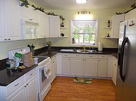 $1,850/mo2 Bd1 Ba1,250 Square Feet in Pahoa, HI (Photo 6 of 12)