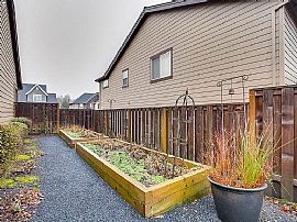$3,250/mo3 Bd2.5 Ba2,509 Square Feet in West Linn, OR (Photo 12 of 12)