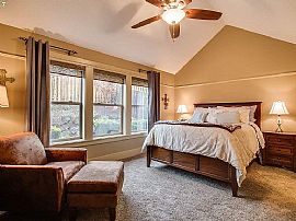 $3,250/mo3 Bd2.5 Ba2,509 Square Feet in West Linn, OR (Photo 7 of 12)