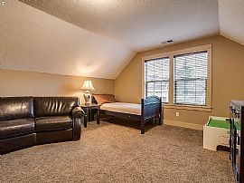 $3,250/mo3 Bd2.5 Ba2,509 Square Feet in West Linn, OR (Photo 8 of 12)