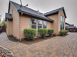 $3,250/mo3 Bd2.5 Ba2,509 Square Feet in West Linn, OR (Photo 9 of 12)