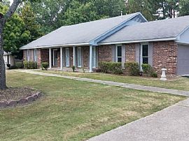 5933 Stonewood Dr, Montgomery, Al 36117 in Montgomery, AL (Photo 2 of 12)