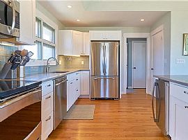 105 Sound Breeze Ave, groton, Ct 06340 in Groton, CT (Photo 5 of 12)