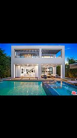 4 Bedroom in Los Angeles, CA