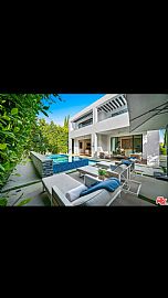 4 Bedroom in Los Angeles, CA (Photo 10 of 12)