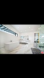 4 Bedroom in Los Angeles, CA (Photo 12 of 12)