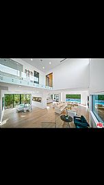 4 Bedroom in Los Angeles, CA (Photo 3 of 12)