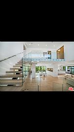 4 Bedroom in Los Angeles, CA (Photo 4 of 12)