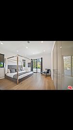 4 Bedroom in Los Angeles, CA (Photo 9 of 12)