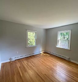 960 Wolf Hill Rd, Cheshire, Ct 06410 in Cheshire, CT (Photo 4 of 12)