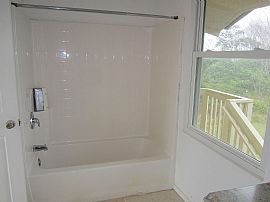 $1000/mo2 Bd2 Ba1,336 Square Feet in Keaau, HI (Photo 5 of 12)