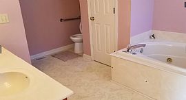 Highly Deire Home with 3 Bed, 2 Bath in Nashville, TN (Photo 4 of 6)