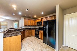Beautiful 3 Bedroom in Fayetteville, AR (Photo 3 of 11)