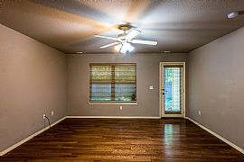 Beautiful 3 Bedroom in Fayetteville, AR (Photo 4 of 11)
