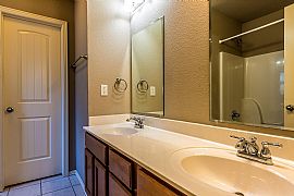 Beautiful 3 Bedroom in Fayetteville, AR (Photo 7 of 11)