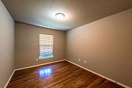 Beautiful 3 Bedroom in Fayetteville, AR (Photo 9 of 11)