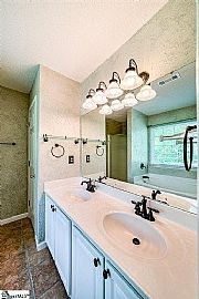 Beautiful 4 Bedroom in Greer, SC (Photo 9 of 12)