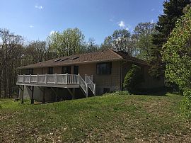 580 Towner Swamp Rd, Guilford, Ct 06437 in Guilford, CT (Photo 2 of 12)