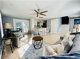 5 Sharon Ct, Newport, Ri 02840 in Newport, RI (Photo 2 of 6)