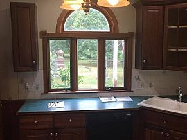 87 Van Zandt Ave, Newport, Ri 02840 in Newport, RI (Photo 3 of 10)