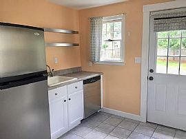 66 Ardmore Rd, Manchester, Ct 06040 in Manchester, CT (Photo 6 of 12)