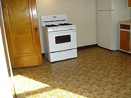 7728 10th Ave, Kenosha, Wi 53143 in Kenosha, WI (Photo 5 of 12)