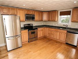 15 Grafton St, Newport, Ri 02840 in Newport, RI (Photo 6 of 10)