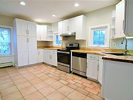 140 Greene Ln, Middletown, Ri 02842 in Middletown, RI (Photo 5 of 12)