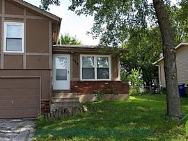 Fully Renovated 3 Bedroom, 1 Bath Duplex  in Olathe, KS