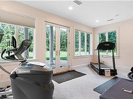 524 Tillinghast Rd, east Greenwich, Ri 02818 in East Greenwich, RI (Photo 11 of 12)