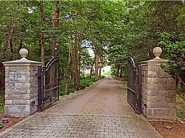 524 Tillinghast Rd, east Greenwich, Ri 02818 in East Greenwich, RI (Photo 2 of 12)