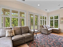 524 Tillinghast Rd, east Greenwich, Ri 02818 in East Greenwich, RI (Photo 7 of 12)