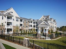 195 Waukegan Rd, Glenview, Il 60025  Tour in Glenview, IL (Photo 4 of 12)