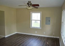 5609 Goldenrod Rd - 4bed - 1bath in Louisville, KY (Photo 4 of 6)