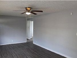 617 Park Dr, Greenwood, in 46143 Rent $700 and Dep $700 in Greenwood, IN (Photo 2 of 4)