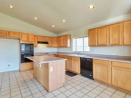 1461 E Charleston Ave, Phoenix, Az 85022 in Phoenix, AZ (Photo 6 of 8)