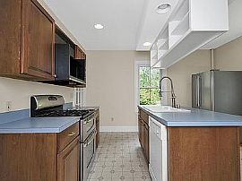 237 Middle Rd, Falmouth, Me in Falmouth, ME (Photo 3 of 6)