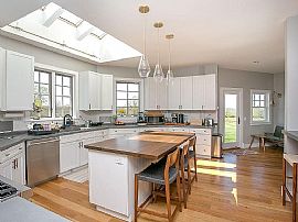 310 Indian Ave, Middletown, Ri 02842 in Middletown, RI (Photo 4 of 6)