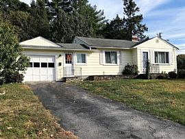 94 Delway Rd, East Providence, Ri 02914 in East Providence, RI